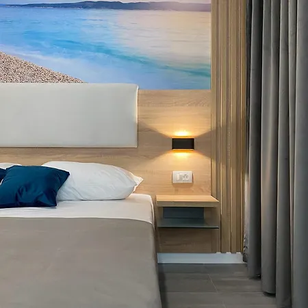 Loriana Family 마카르스카